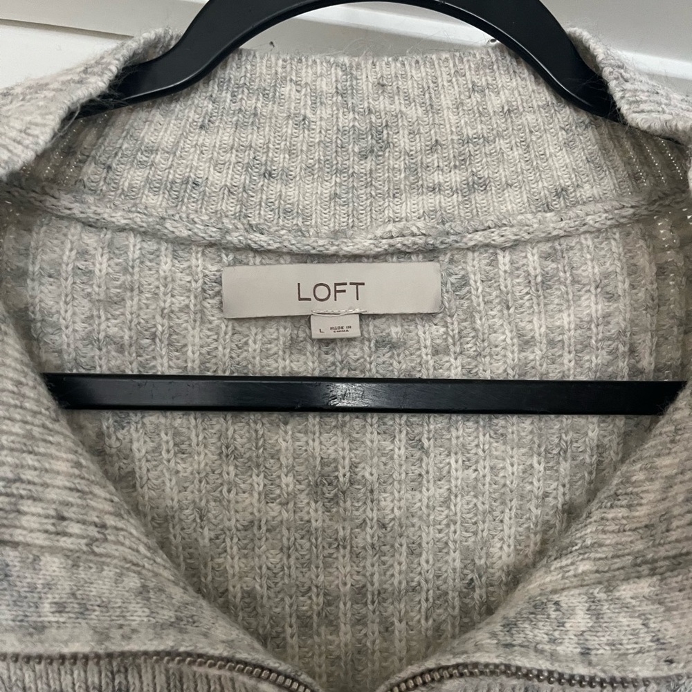 LOFT Light Gray V-Neck Cable Knit Sweater Size L - Picture 3 of 4
